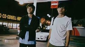 陳冠希世紀合體周杰倫。（圖／翻攝自微博）