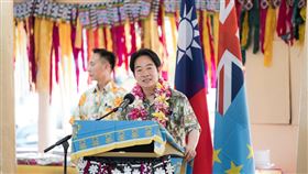 正在南太平洋友邦出訪的總統賴清德今（4）日在臉書發文談南韓戒嚴事件。（圖／翻攝賴清德臉書)