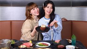 2005年出生的顧客至四大品牌用餐即可獲贈特製「肉盤生日蛋糕」。（圖／品牌業者提供）