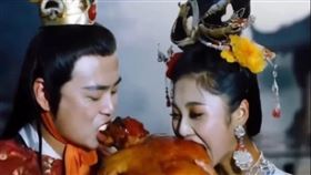 大陸網上出現許多「AI魔改」影視的惡搞短片，引來網友熱議。