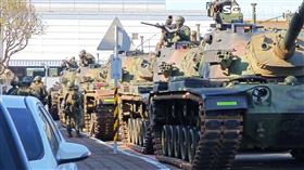陸軍六軍團大批裝甲車集結於桃園機場