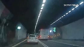 A雪隧閃逼車1800