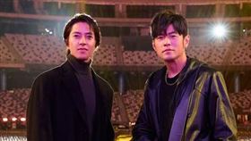 ▲山下智久PO出與周杰倫的合照，兩大男神同框讓粉絲嗨翻。（圖／翻攝自tomo.y9 IG）