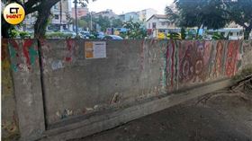 彩虹村工人隨意補漆：爺爺也畫不出同一個