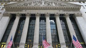 輝達財報激勵  美股大漲登歷史新高點美股22日在晶片大廠輝達財報激勵下收紅，道瓊工業指數猛漲456點，標準普爾500指數漲逾2%，同步站上歷史新高點。圖為紐約證券交易所。中央社記者尹俊傑紐約攝  113年2月23日