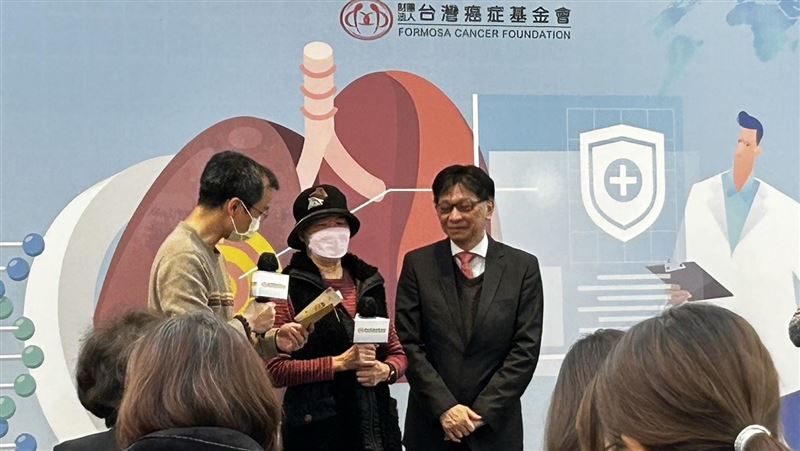 6旬嬤接孫女後「昏倒沙發」竟肺癌腦轉移