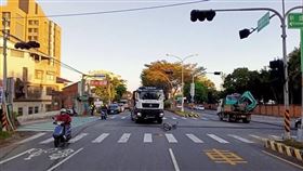 死亡車禍,東勢,老翁,單車,大貨車（圖／翻攝畫面）