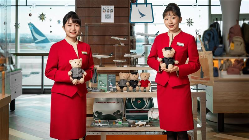 「國泰」體驗專櫃　進駐桃機吸引航空迷