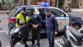 新莊翁將罹病妻推下樓致死投案新北市新莊區某社區大樓9日上午發生婦人墜樓死亡案件，死者的7旬丈夫疑因不捨妻子苦於腦部病變惡化，將她從陽台推下致死，隨後他到派出所投案。（翻攝照片）中央社記者王鴻國傳真  113年12月9日