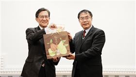 黃偉哲市長特別利用赴日行銷台南農產品之際，專程前往京都市拜會今年甫上任的新任市長松井孝治