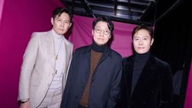 李政宰（左起）、導演黃東赫、李炳憲帥氣出席粉絲活動。（圖／Netflix提供）
