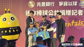 ▲統一獅潘傑楷（左1）、郭俊麟（右1）。（圖／記者黃耿誼攝影）