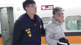 內湖分局在高雄逮獲24歲的王姓車手。（圖／翻攝畫面）
