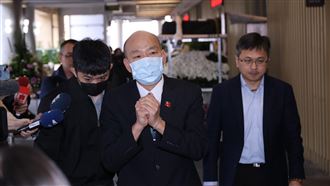 韓國瑜一家現身送別瓊瑤！低調回應1字