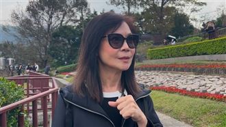 俞小凡昔演瓊瑤作嫁翁家明　獨自現身墓園