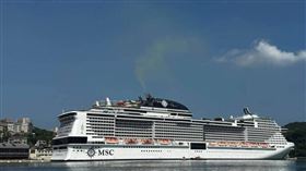 亞太地區最大郵輪「地中海榮耀號」（MSC）日前因引擎故障，導致約1800名旅客滯留在沖繩那霸。（圖／翻攝自Cruise Keelung 基隆港旅客服務臉書）