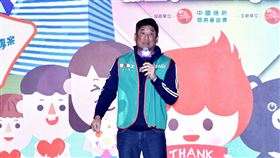 「點燃生命之火」正式點燈  辜仲諒出席中國信託慈善基金會董事長辜仲諒（圖）11日晚間在台北出席第40屆「點燃生命之火」全民愛心募款運動點燈記者會，致詞時不忘暢聊棒球經。中央社記者王飛華攝  113年12月11日