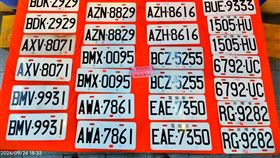 雲林掃蕩偽造車牌  18人送辦雲林縣警察局交通隊日前巡邏時發現一輛轎車有異狀且拒絕攔查，經追捕後查出轎車懸掛的是偽造車牌，全案依法移送法辦；警方表示，從8月17日至9月27日止，共查緝18人到案，並扣得多面偽造車牌。（警方提供） 中央社記者姜宜菁傳真  113年10月1日