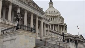 美國國會大廈美國聯邦眾議院11日通過2025財政年度國防授權法案，內容包括五角大廈可提供軍備及關鍵作戰訓練協助台灣抵禦侵略，預算最高3億美元。圖為美國國會大廈。中央社記者鍾佑貞華盛頓攝  113年12月12日