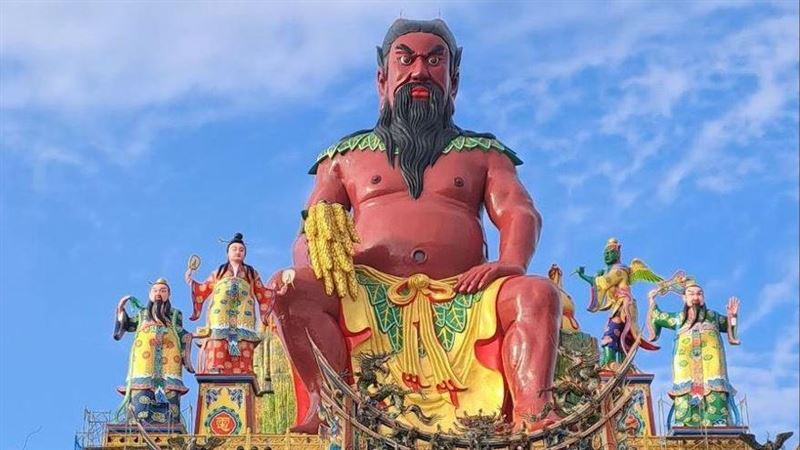 156台尺神農大帝再現 竹南五穀宮建醮祈安