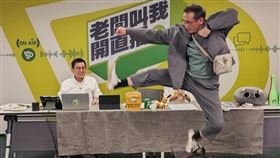 鄭運鵬車擦撞接到交通警察電話　處理到最後、結局竟是神展開…（圖／翻攝自鄭運鵬臉書）