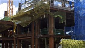 台中某建案出包！21樓墜電梯門⋯險砸路人