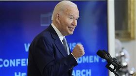 拜登12日下令為1500名囚犯減刑，並特赦39人。（圖／達志／美聯社）