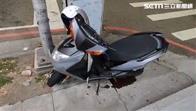 休旅車，撞雙載機車「二度來回輾」，　台中肇逃惡男，22歲黃男，落網(圖／翻攝畫面)