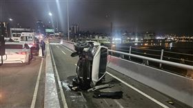 車禍,新北,自撞,成蘆橋,翻車,移動神主牌,危險駕駛