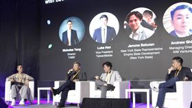台灣大新科技事業發展副總韓昆舉(左2)受邀出席第三屆台北區塊鏈週「地方政府與企業攜手，引領公民融入Web3生態系」座談。