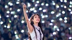 IU發放物資（圖／翻攝自IG、經紀公司官網）