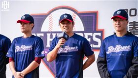 ▲陳鏞基叮嚀陳傑憲參加12強後又打經典賽資格賽要注意調適好身體。（圖／Be Heroes提供）