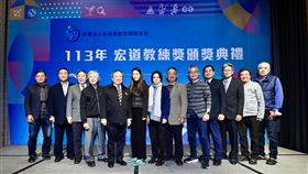 ▲宏道教練獎頒獎典禮，特別獎頒發給已故李來發教練，感謝他對棒球的奉獻。（圖／宏道基金會提供）