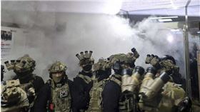 南韓總統尹錫悅宣布戒嚴，近3小時後，國會投票通過解嚴。（圖／達志／美聯社，下同）