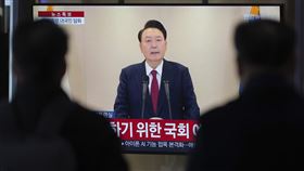 尹錫悅「短命戒嚴」遭彈劾　11天動盪總回顧 （圖／美聯社／達志影像）