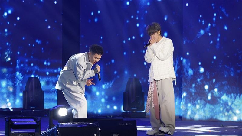 鼓鼓、蕭秉治合體耶誕城！合唱神曲掀高潮