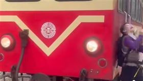 律師林智群說，碰瓷阿里山小火車、出現在不該出現的地方。引發討論。（圖／翻攝自林智群律師臉書）