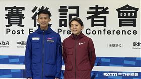 「印帝」周庭印以破個人最佳的2小時21分17秒拿下國內男子全馬冠軍，謝千鶴則以2小時51分12秒的成績拿下國內女子組后冠。（圖／記者蔡厚瑄攝影）