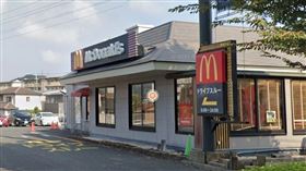 日本福岡縣北九州市一間麥當勞，昨天晚間發生兩名排隊點餐的國中生遭年約40歲男性犯嫌持刀刺殺，造成女學生不幸死亡、男學生受傷。（圖／翻攝自谷歌地圖）