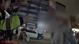 北市信義8日凌晨4時許，一名酒後男子對女兒男友怒吼，引發民眾圍觀。（圖/翻攝畫面）