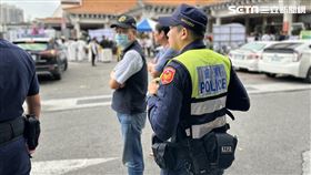 年底倒數，影響年終獎金及升遷機會的考績常換來幾家歡樂幾家愁。（圖／記者簡榮良攝影）