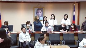 民進黨立委范雲痛批，國會搞戒嚴、民主被霸凌、罷免被沒收。（圖／翻攝自范雲臉書）