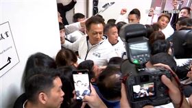 闖選罷荒謬1200

國民黨,立法院,選罷法,硬闖,罷免門檻,衝突,邱鎮軍,許智傑,打人