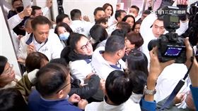 闖選罷荒謬1200

國民黨,立法院,選罷法,硬闖,罷免門檻,衝突,邱鎮軍,許智傑,打人