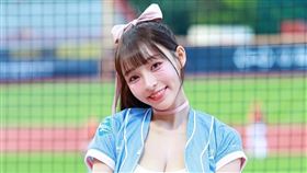 陳沂槓上林襄粉絲。（圖／翻攝自陳沂臉書、林襄IG）