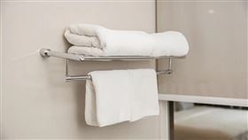 許多人住飯店，會把用過的毛巾、浴巾當踏腳布。(示意圖／ingimage)