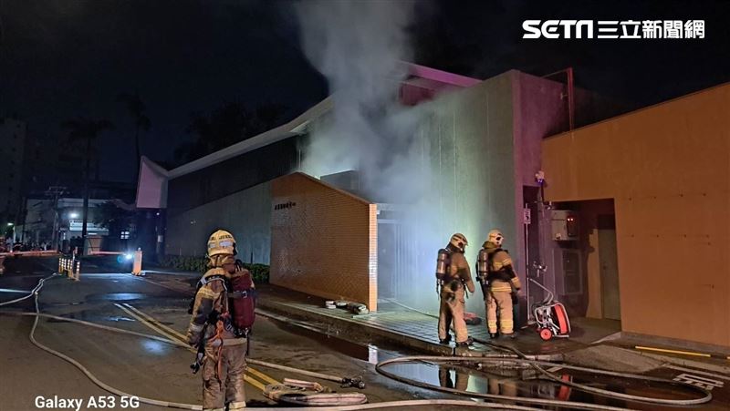 南台科大火警濃煙竄天　消防急衝現場滅火