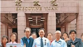 行政院本部連環爆出欺壓基層員工事件，此次遭控訴的霸凌者是祕書處長徐益梁。（翻攝行政院祕書處檔案特刊）