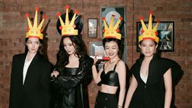 楊冪、郭采潔、郭碧婷以及謝依霖「時代姐妹花」合體。（圖／翻攝自微博）