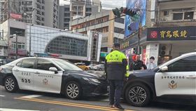 台中2警車「車頭對車頭」疑車禍　真相曝